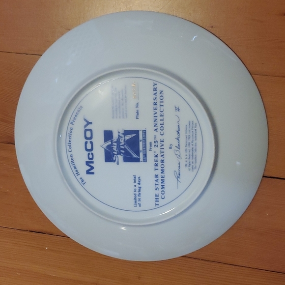 Hamilton Collection 25th Anniversary Star Trek plate featuring McCoy - Picture 2 of 4
